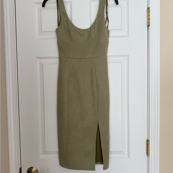 Chic sage Green Knit Midi Dress - Picture 1 of 3